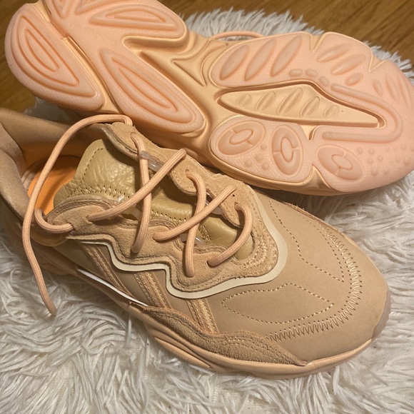 Brand new Adidas Ozweego 5.5 - Picture 2 of 4